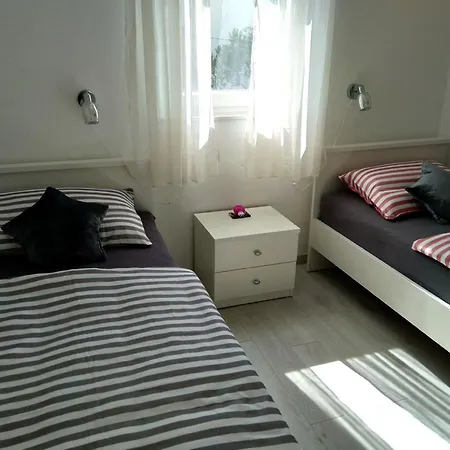 Marinero * Brodarica (Sibenik-Knin)