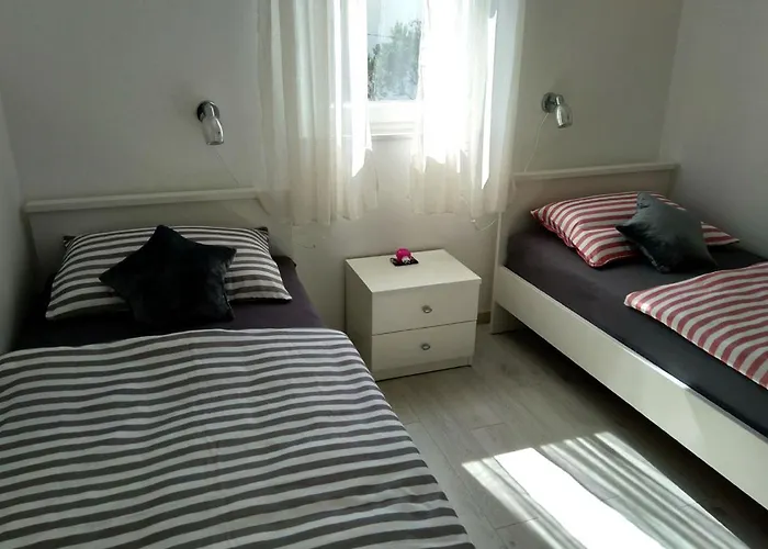 Marinero * Brodarica (Sibenik-Knin)